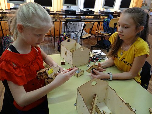 robotlofi2018skrect2